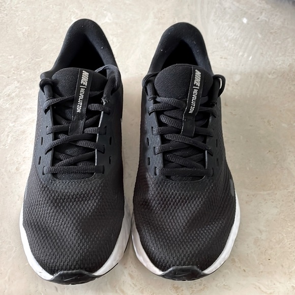 Nike Womens Revolution 5 wide width running shoe - Picture 2 of 6